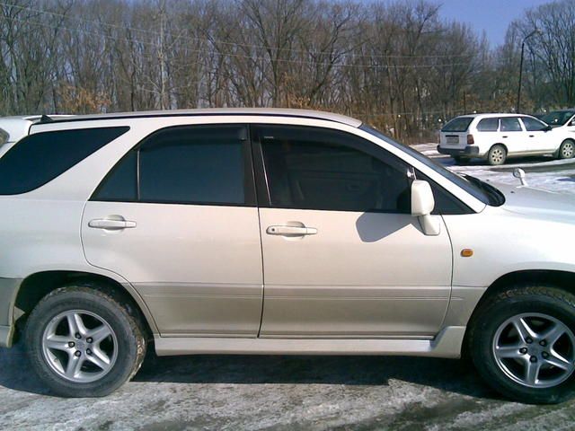 2000 Toyota Harrier