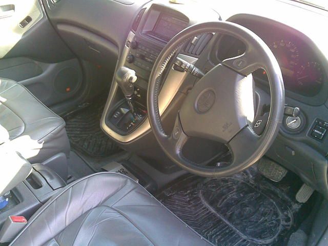 2000 Toyota Harrier