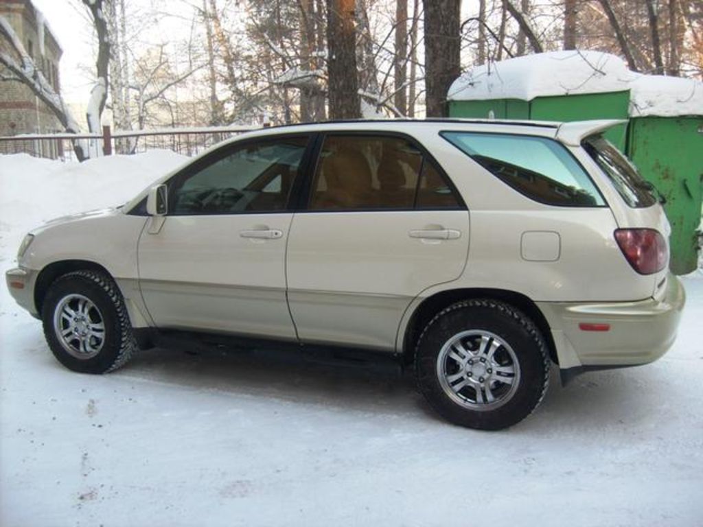 2000 Toyota Harrier