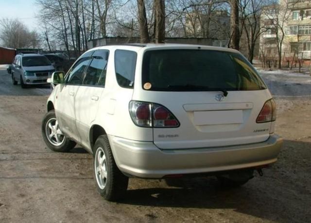 2000 Toyota Harrier