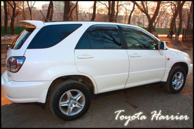 2000 Toyota Harrier