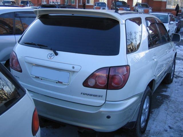 2000 Toyota Harrier