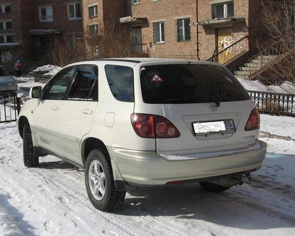 2000 Toyota Harrier