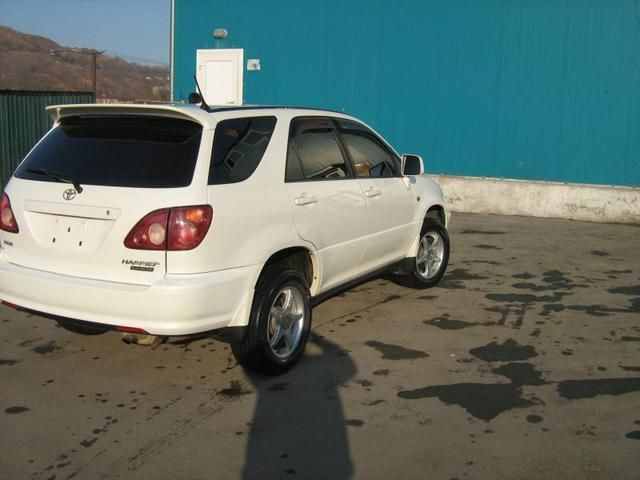2000 Toyota Harrier
