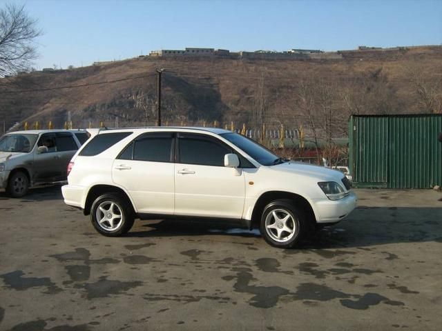 2000 Toyota Harrier