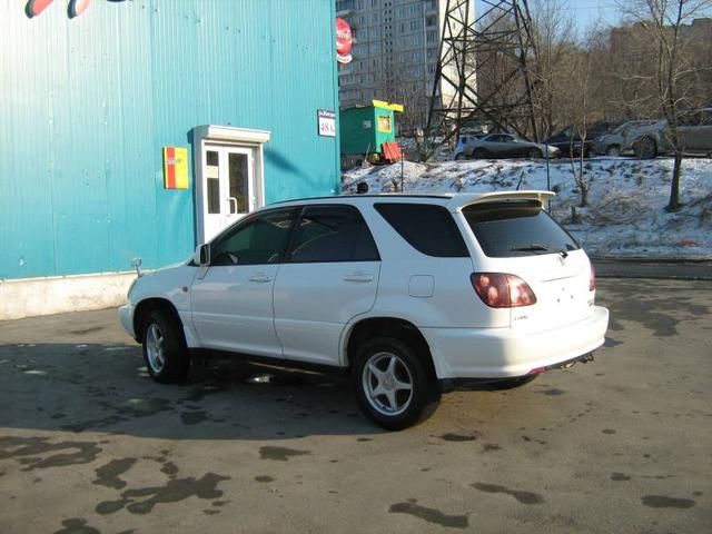 2000 Toyota Harrier