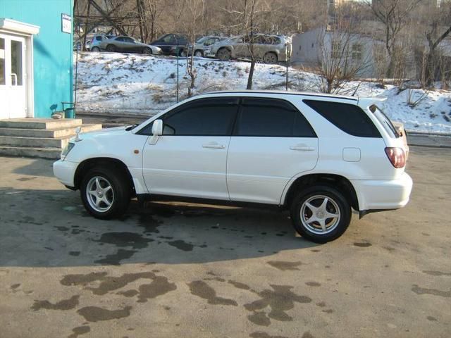 2000 Toyota Harrier
