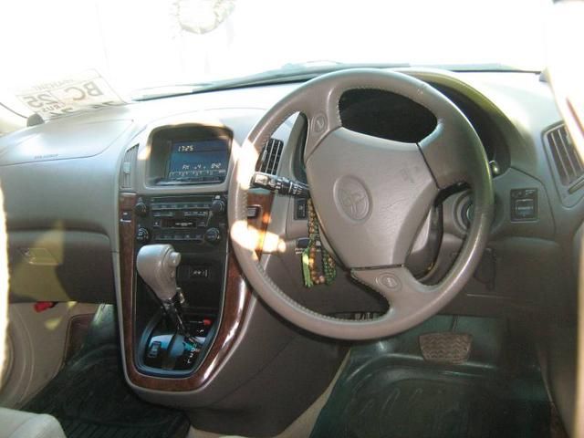 2000 Toyota Harrier