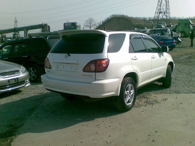 2000 Toyota Harrier