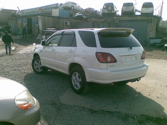 2000 Toyota Harrier