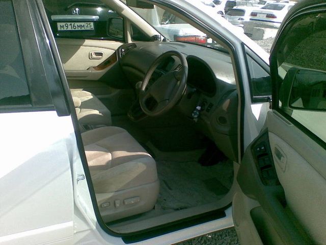 2000 Toyota Harrier