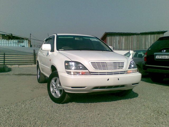 2000 Toyota Harrier