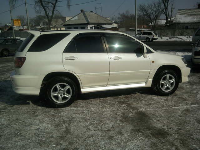 2000 Toyota Harrier