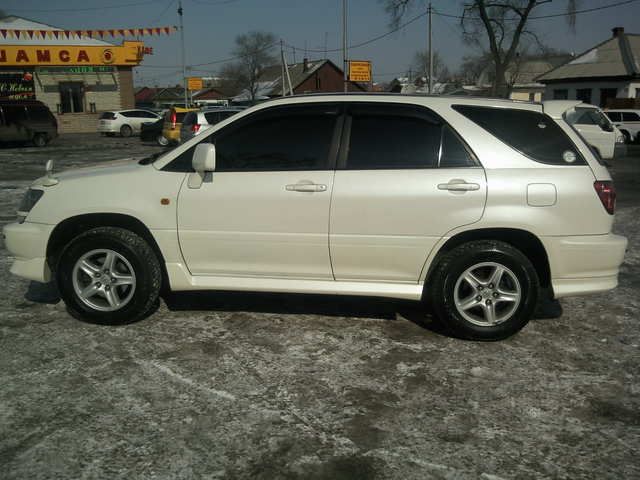 2000 Toyota Harrier