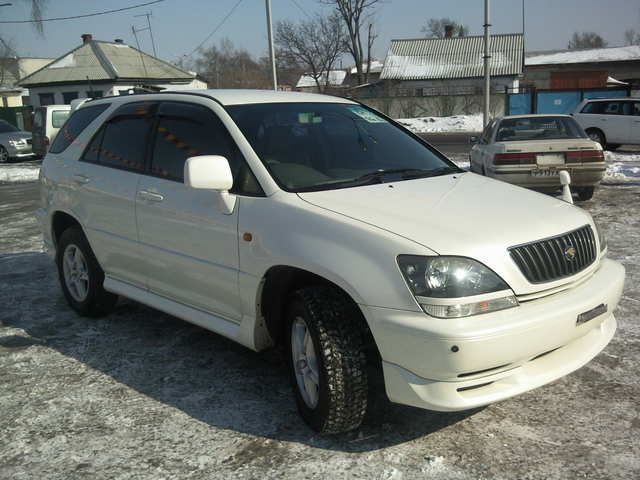 2000 Toyota Harrier