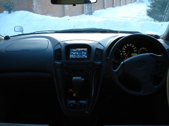 2000 Toyota Harrier