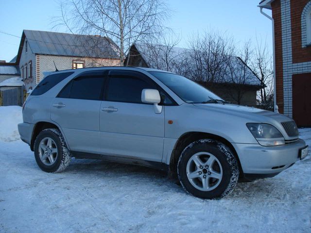 2000 Toyota Harrier