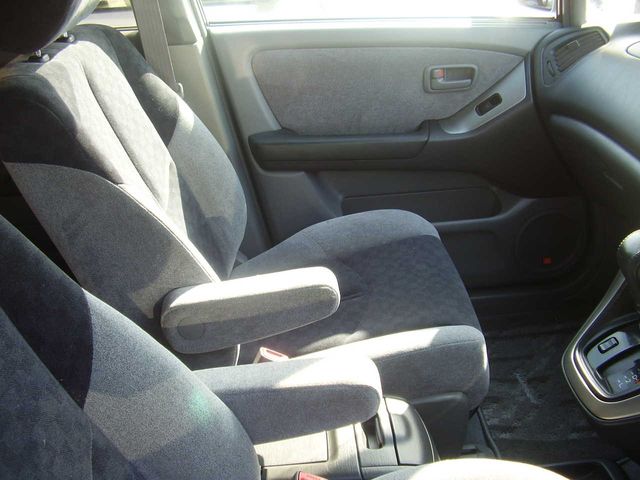 2000 Toyota Harrier