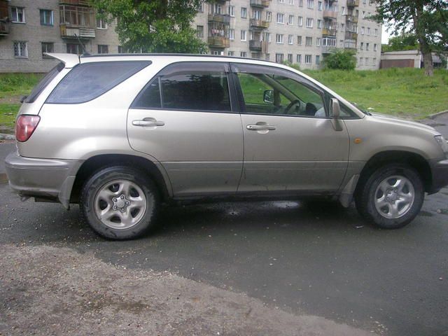 2000 Toyota Harrier