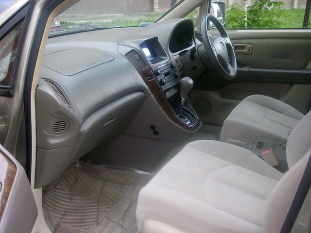 2000 Toyota Harrier