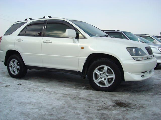 2000 Toyota Harrier