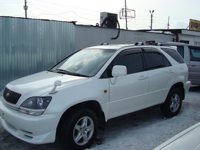 2000 Toyota Harrier