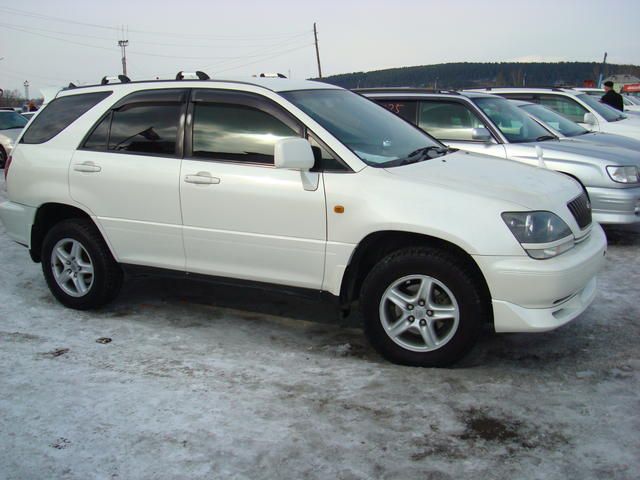 2000 Toyota Harrier