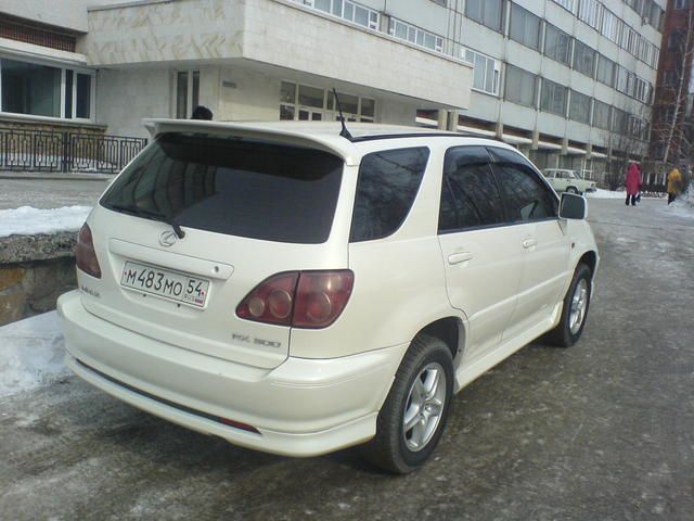 2000 Toyota Harrier
