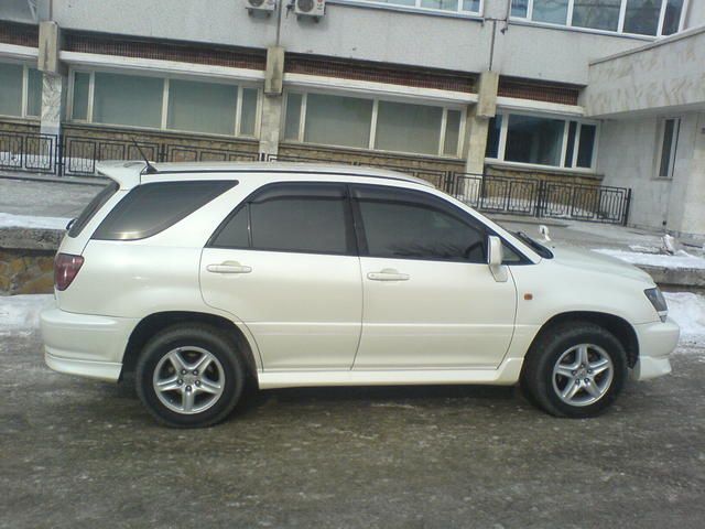 2000 Toyota Harrier