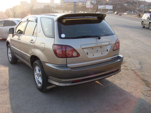 2000 Toyota Harrier