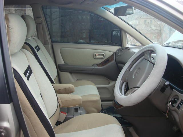 2000 Toyota Harrier