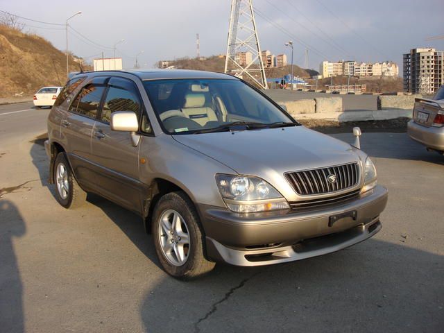 2000 Toyota Harrier