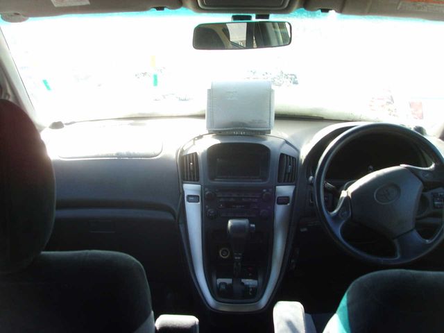 2000 Toyota Harrier