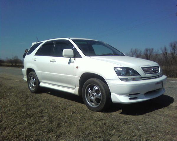 2000 Toyota Harrier