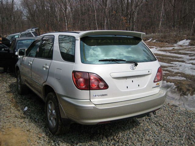 2000 Toyota Harrier