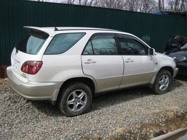 2000 Toyota Harrier