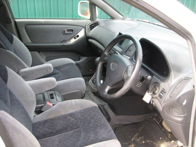 2000 Toyota Harrier