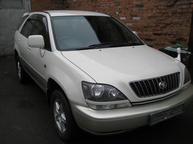 2000 Toyota Harrier