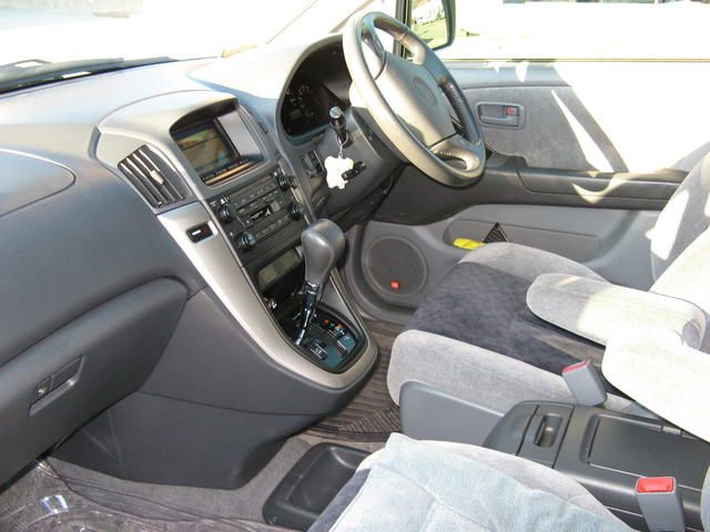 2000 Toyota Harrier