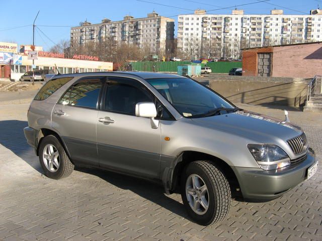 2000 Toyota Harrier