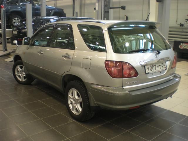 2000 Toyota Harrier