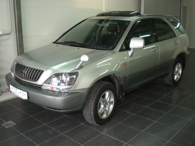 2000 Toyota Harrier