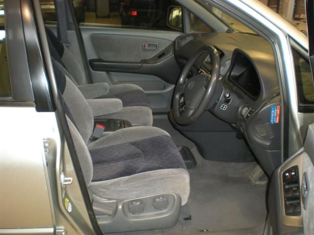 2000 Toyota Harrier