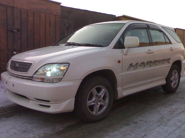 2000 Toyota Harrier