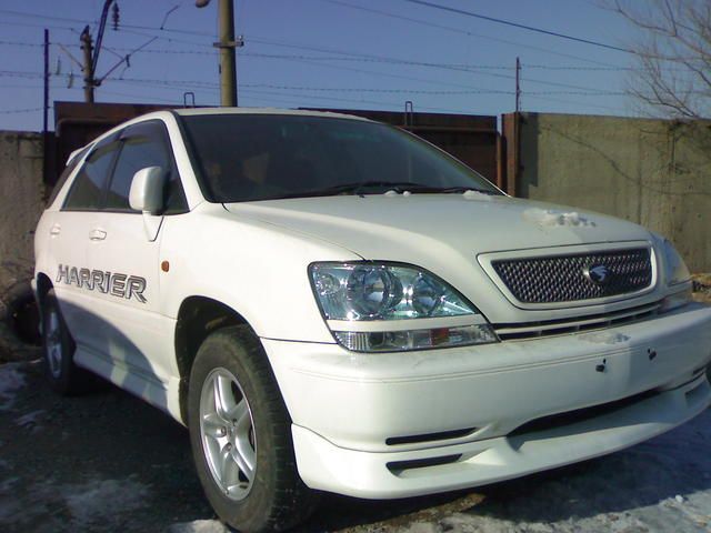 2000 Toyota Harrier