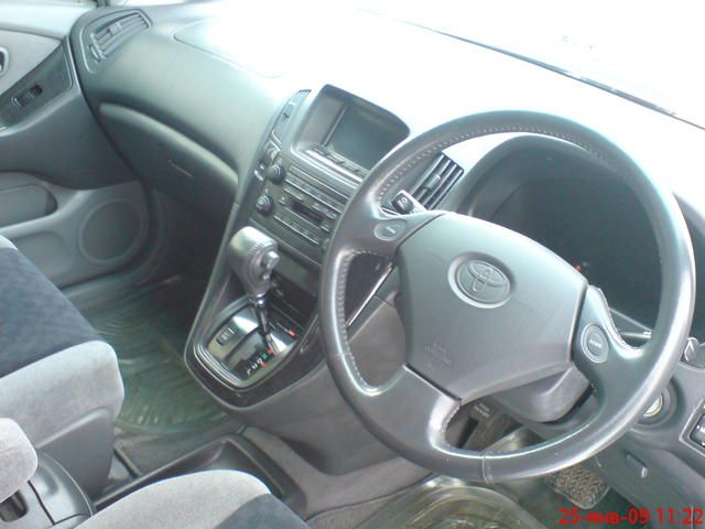 2000 Toyota Harrier