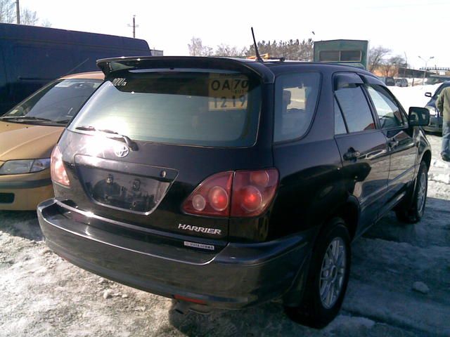 2000 Toyota Harrier