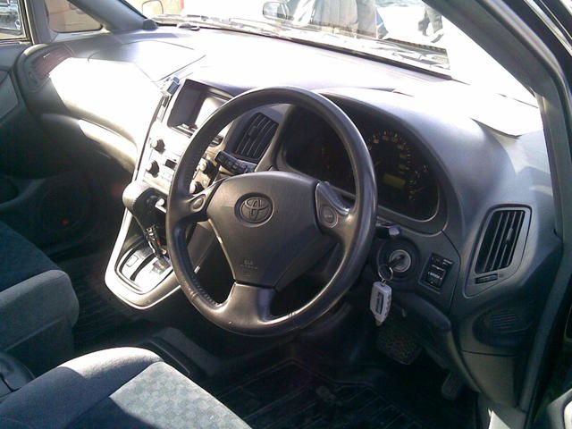 2000 Toyota Harrier