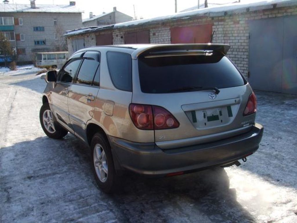 2000 Toyota Harrier
