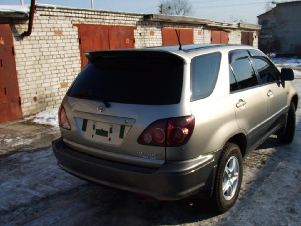 2000 Toyota Harrier